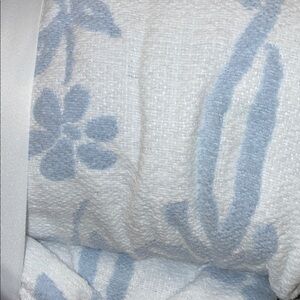 (Q) Cupcakes & Cashmere blue bow ribbon knit comforter blanket